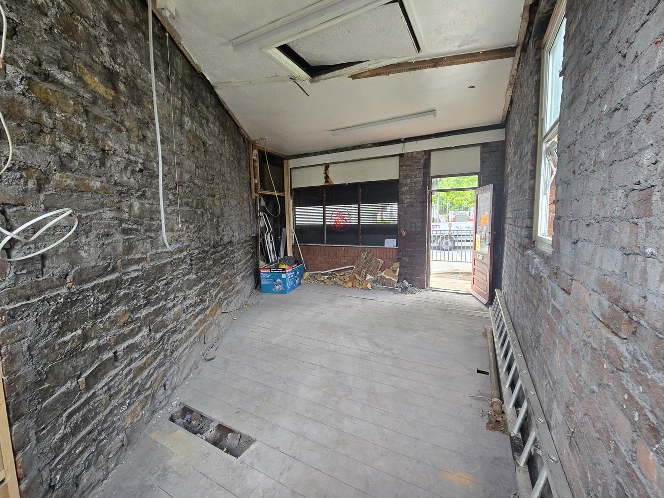Hebron Road, Clydach, Swansea, SA6 5EJ
